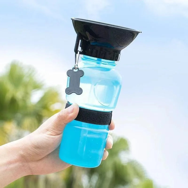 Bouteille d'eau portable de 500 ml pour chiens et chats, idéale pour les voyages. Grande gamelle d'abreuvement pour animaux de compagnie.